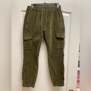 Sanctuary Army green thin cord/velvet pull on cargo. Great condition!